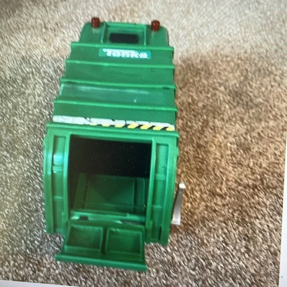 Tonka metro sanitation department green trash truck